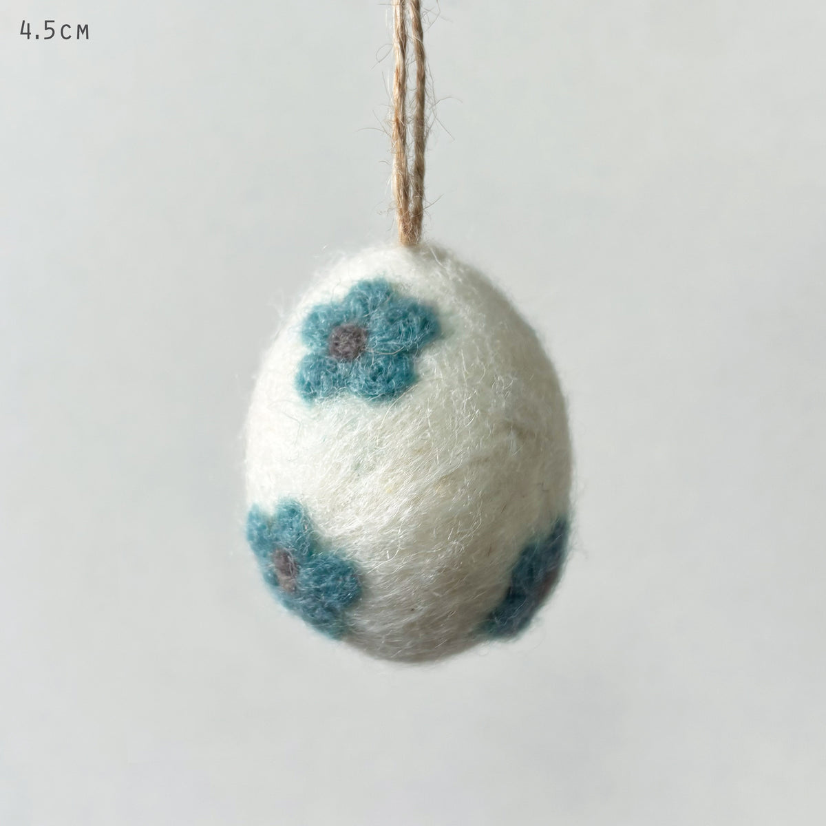 East of India Felted Daisy Easter Egg - Blue
