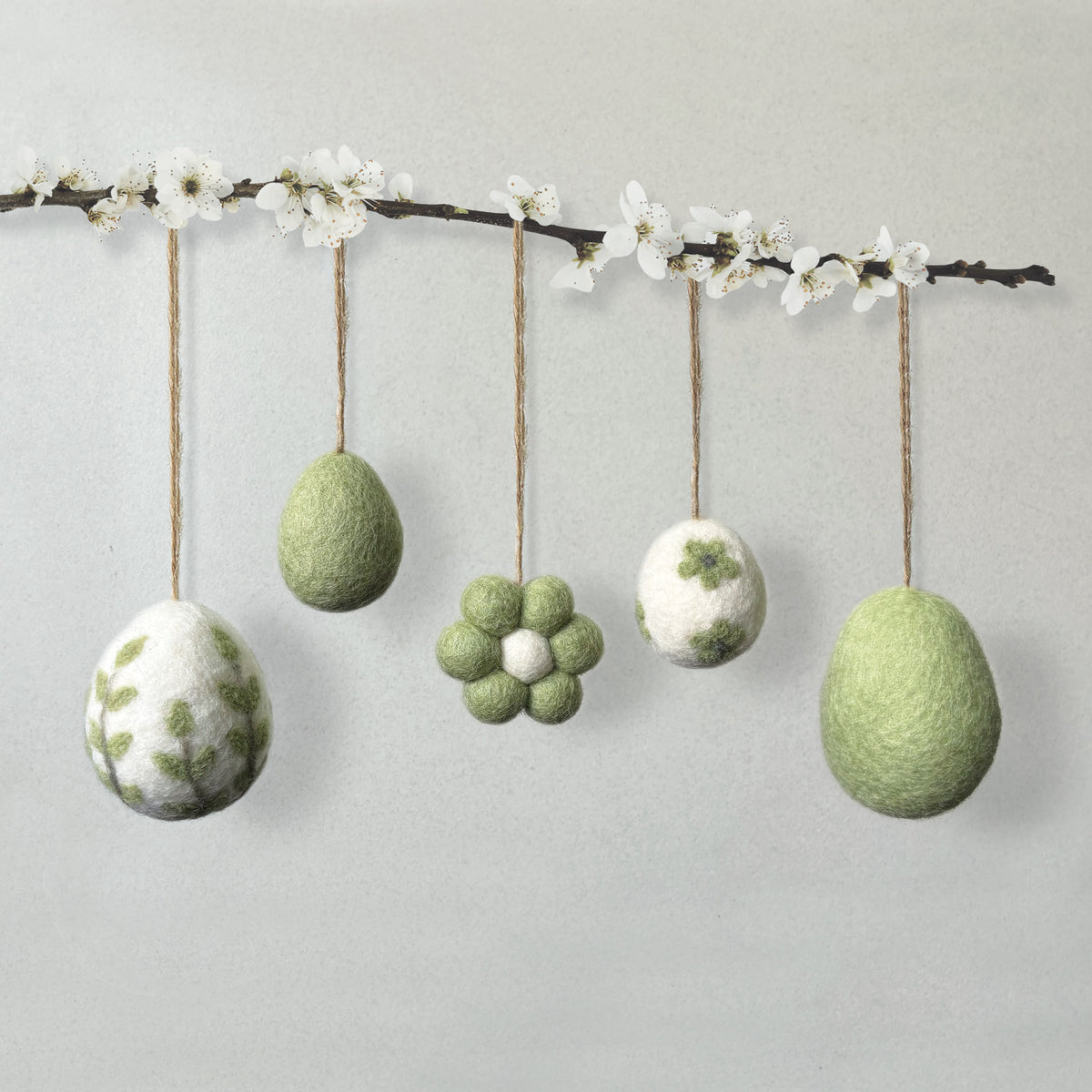 East of India Small Felt Daisy Hanging Decoration - Green
