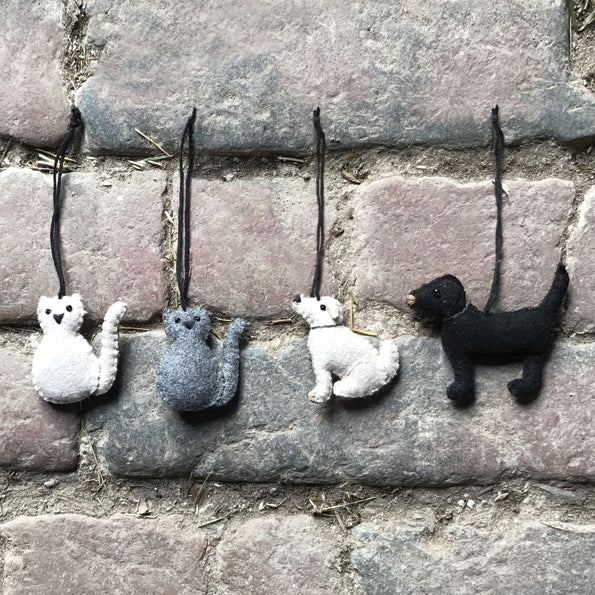 East of India Felt Hanging Labrador Decoration - Beige