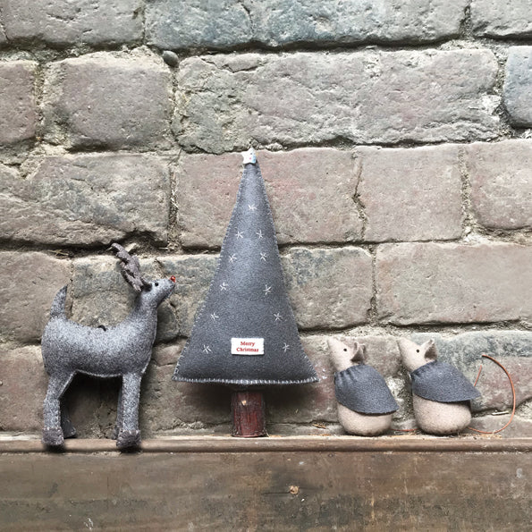East of India Felt Hanging Reindeer Decoration
