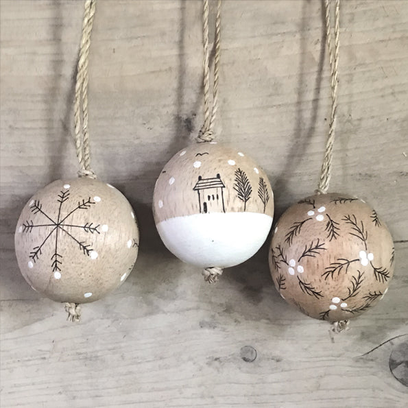 East of India Wooden Bauble - Snowy Houses