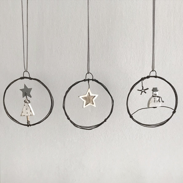 East of India Small Rusty Wire Wreath - Star