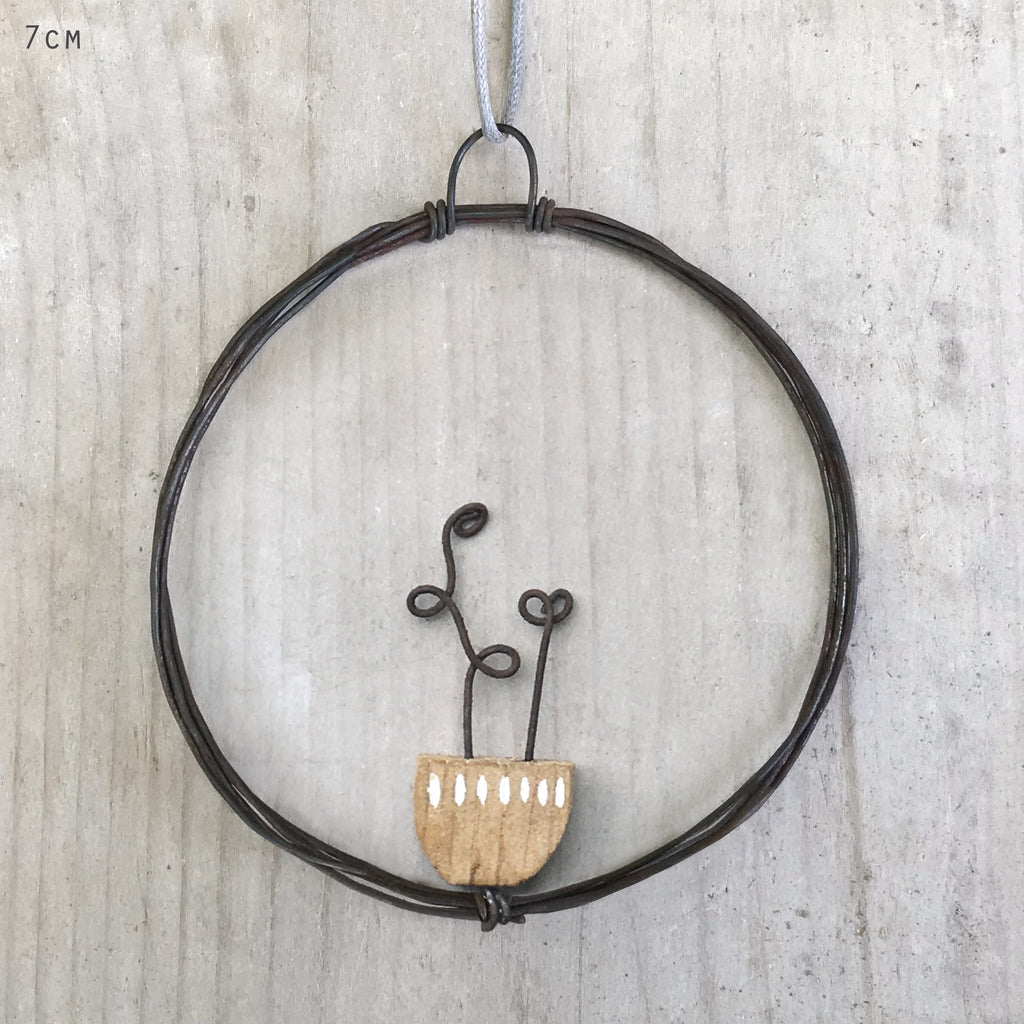 East of India Small Rusty Wire Wreath - Flowers in Vase