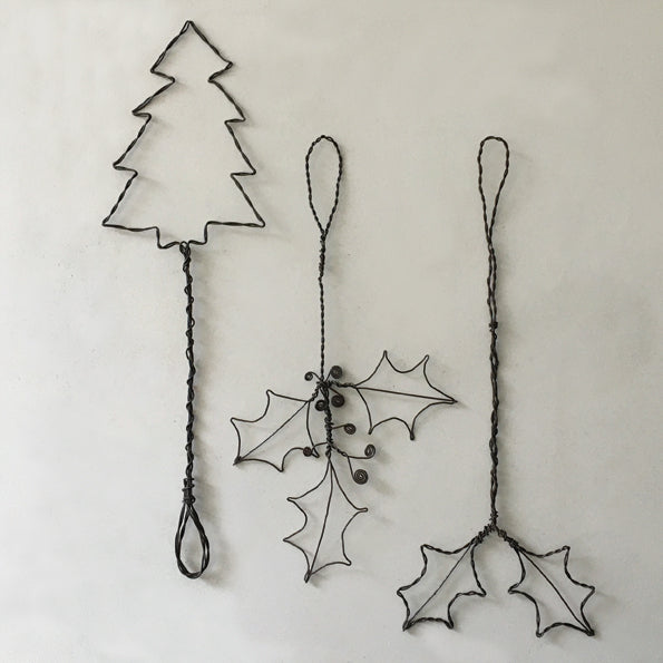 East of India Wire Hanging Holly Decoration