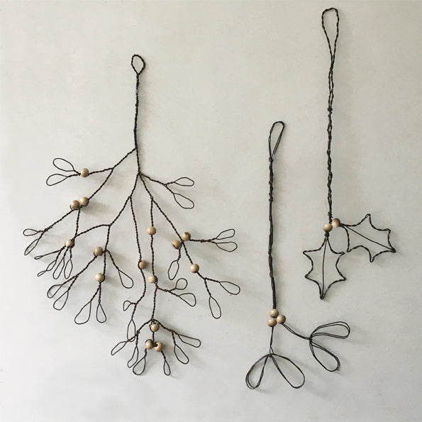 East of India Rusty Wire Decoration - Holly