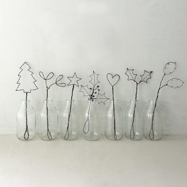 East of India Rusty Wire Decoration - Mistletoe