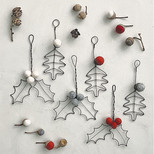 East of India Rusty Wire Holly Leaf Decoration - White
