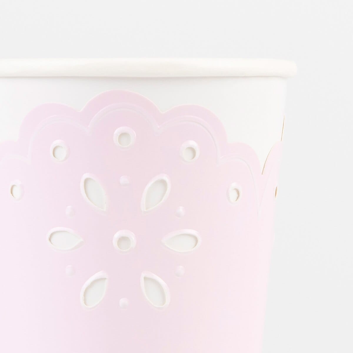 Broderie Anglaise Lace Party Cups x 8 | Meri Meri party cups Broderie Anglaise Lace Party Cups x 8
