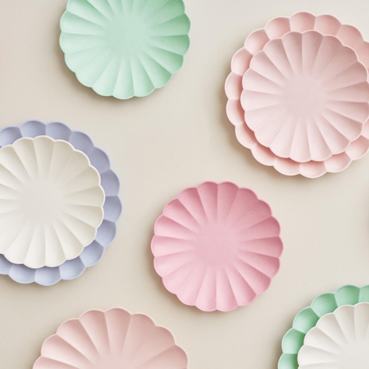 Bubblegum Pink Compostable Small Party Plates x 8 | Meri Meri party plates Bubblegum Pink Compostable Small Party Plates x 8