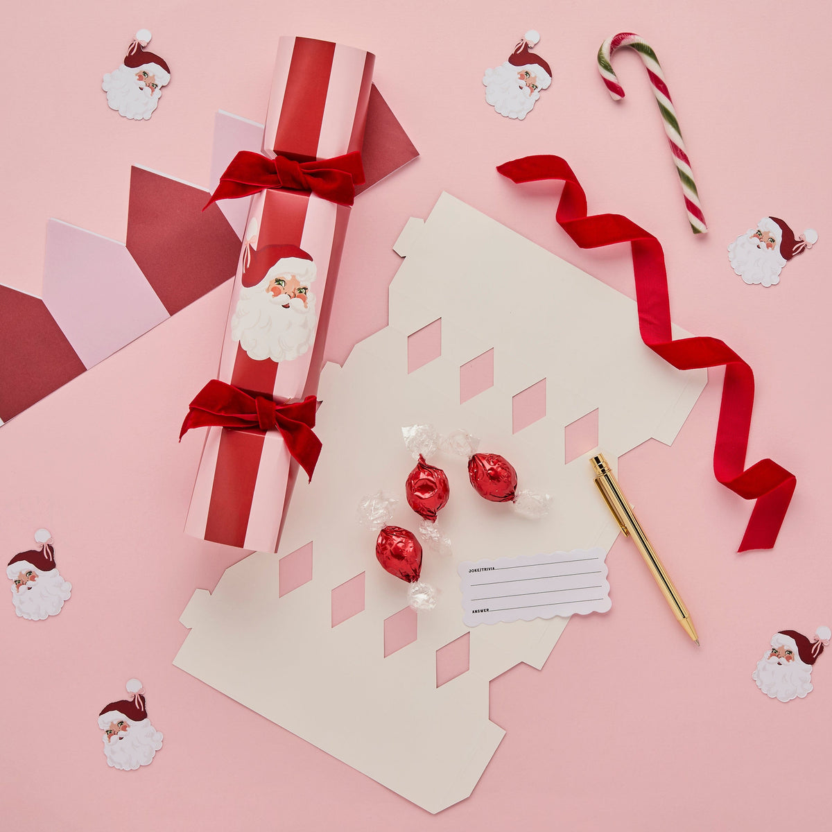 DIY Santa Crackers With Velvet Ribbon - Pack of 6 christmas crackers DIY Santa Crackers With Velvet Ribbon - Pack of 6