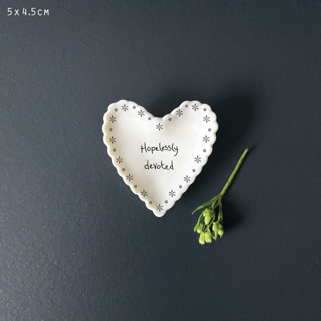 East of India Small Scallop Heart Dish – Hopelessly devoted ring dish East of India Small Scallop Heart Dish – Hopelessly devoted