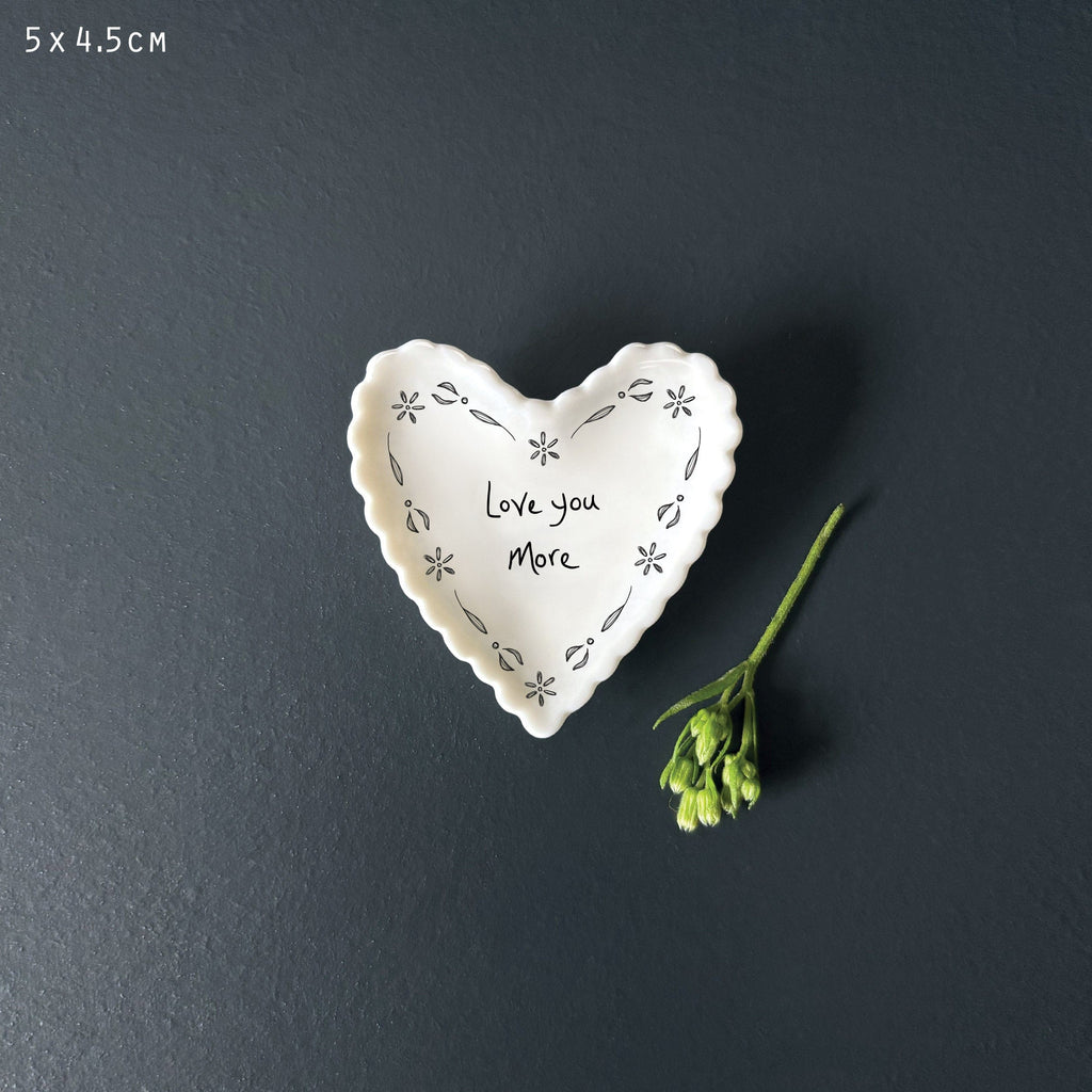 East of India Small Scallop Heart Dish – Love you more ring dish East of India Small Scallop Heart Dish – Love you more
