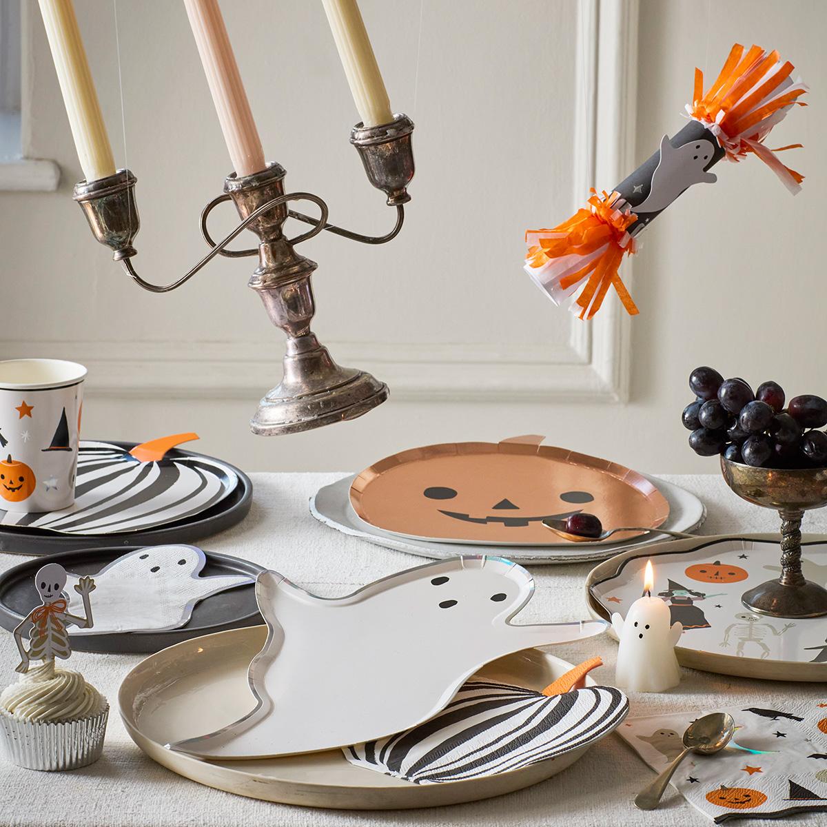 Ghost Shaped Party Plates x 8 party plates Ghost Shaped Party Plates x 8