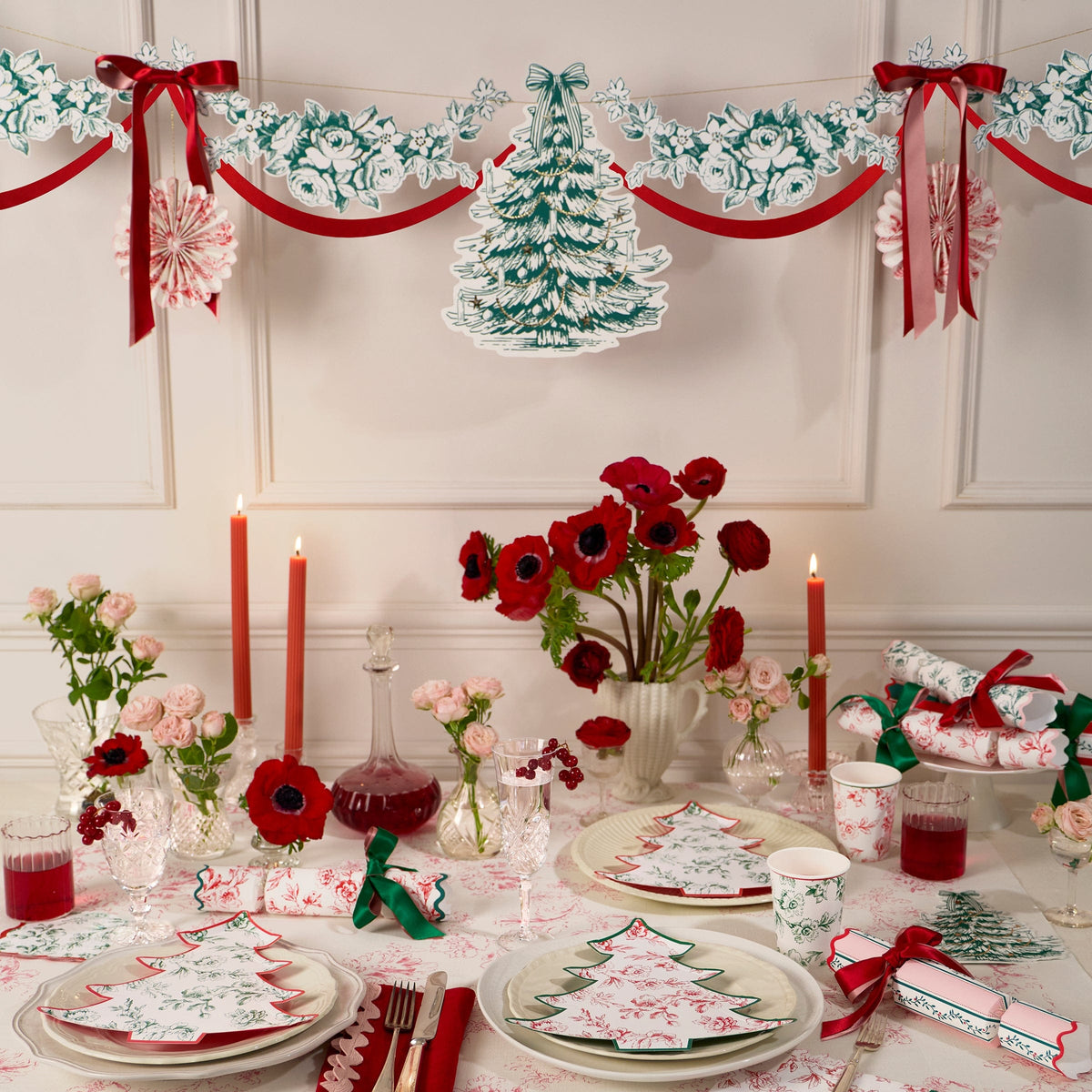 Toile De Jouy Christmas Party Cups x 8 | Meri Meri Christmas Table party cups Toile De Jouy Christmas Party Cups x 8