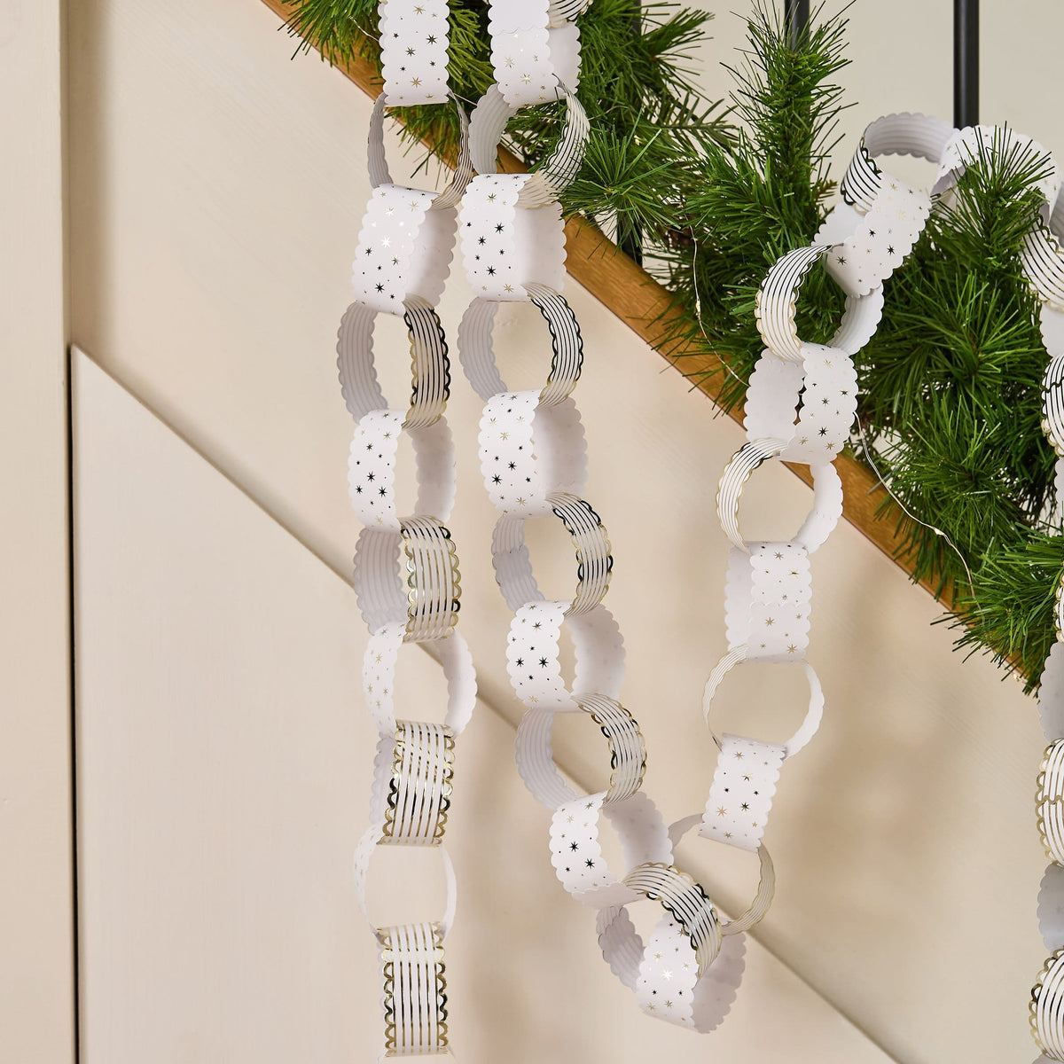 White & Gold Scallop Edge Paper Chains x 48 | Hootyballoo Christmas Bunting White & Gold Scallop Edge Paper Chains x 48